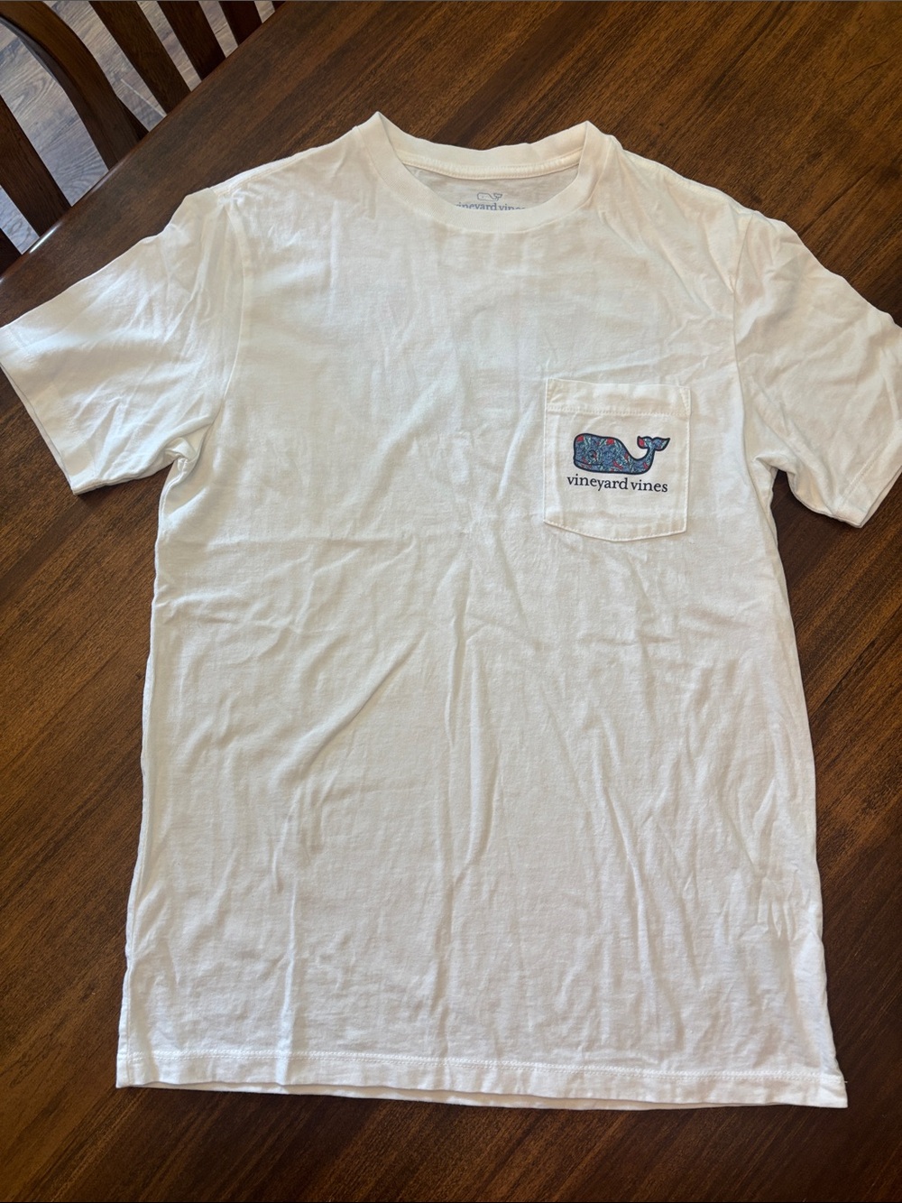 Vineyard Vines White Short-Sleeve Pocket Tee with Patterned Whale size xs